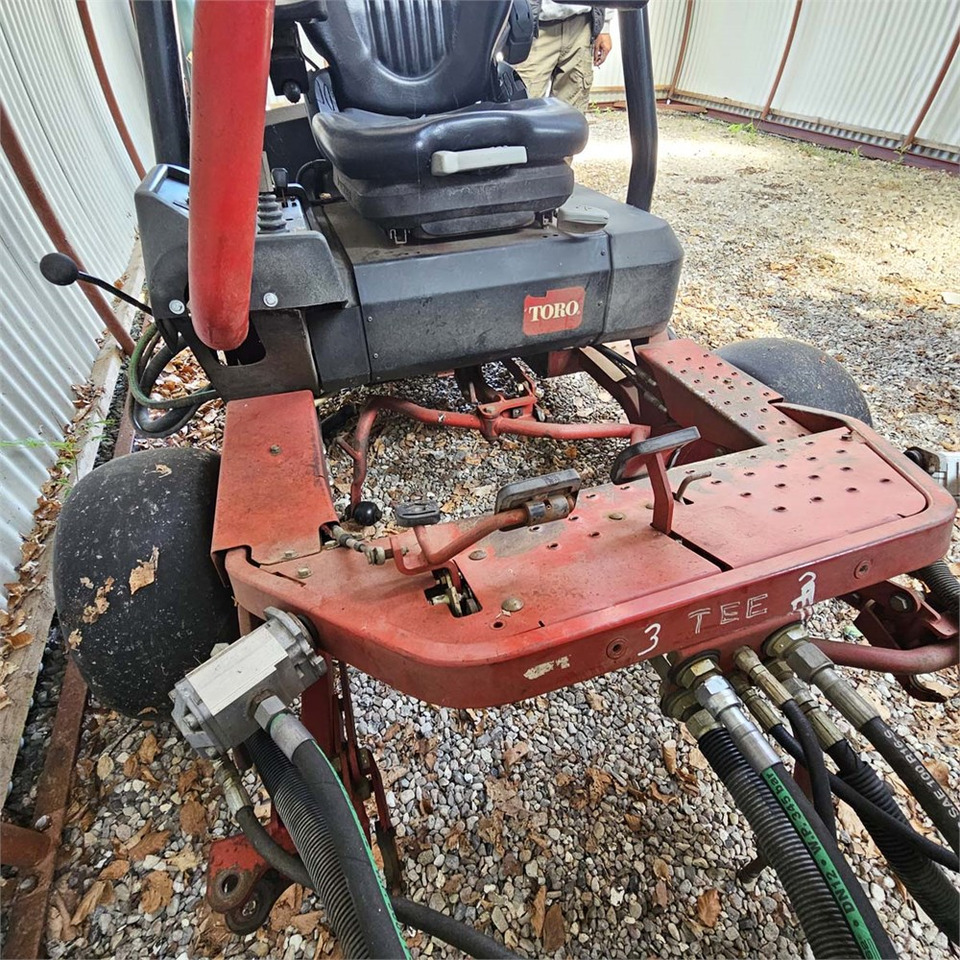 Toro Greensmaster 3250-D - Косачка за трева: снимка 4 Toro Greensmaster 3250-D - Косачка за трева: снимка 4