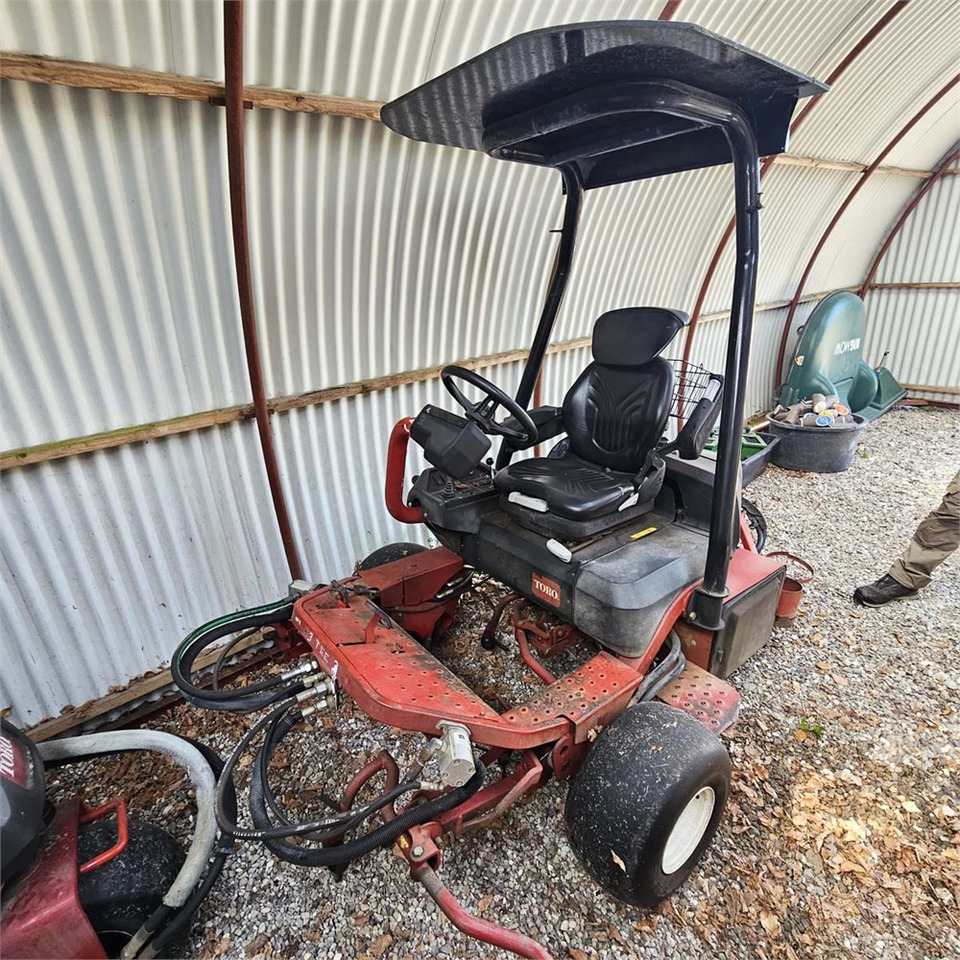 Toro Greensmaster 3250-D - Косачка за трева: снимка 2 Toro Greensmaster 3250-D - Косачка за трева: снимка 2