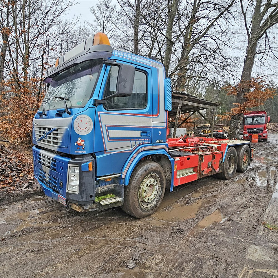 Volvo 420 - Мултилифт с кука камион: снимка 2 Volvo 420 - Мултилифт с кука камион: снимка 2