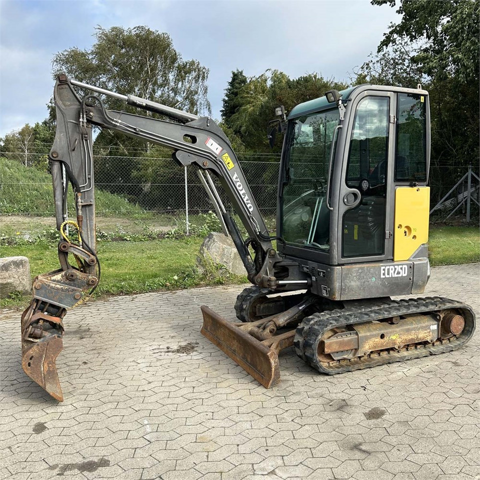Volvo ECR25 D - Мини багер: снимка 1 Volvo ECR25 D - Мини багер: снимка 1