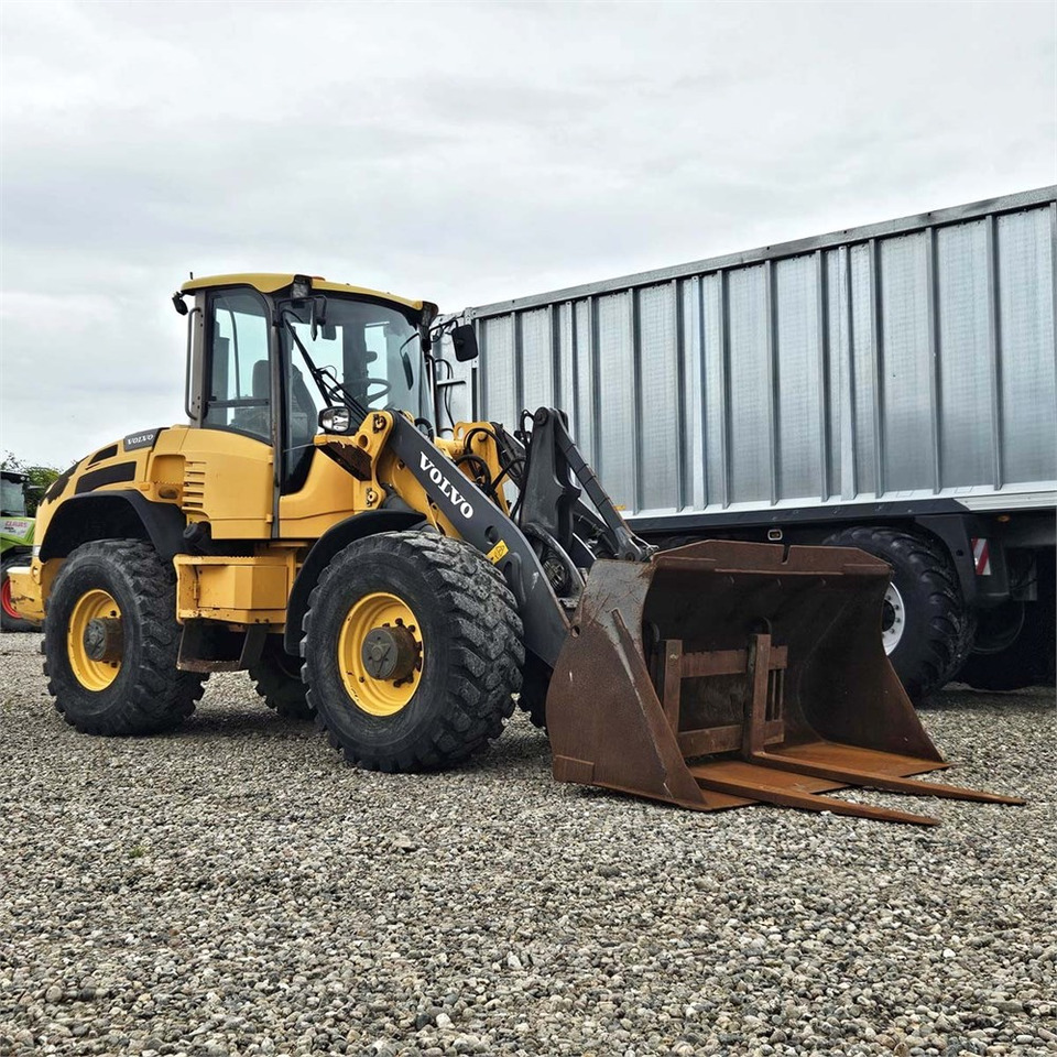 Volvo L45F-TP - Колесен товарач: снимка 2 Volvo L45F-TP - Колесен товарач: снимка 2