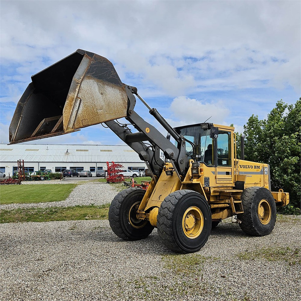 Volvo L90 B - Колесен товарач: снимка 2 Volvo L90 B - Колесен товарач: снимка 2