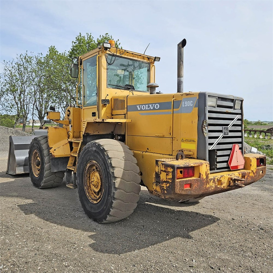 Volvo L90C - Колесен товарач: снимка 3 Volvo L90C - Колесен товарач: снимка 3