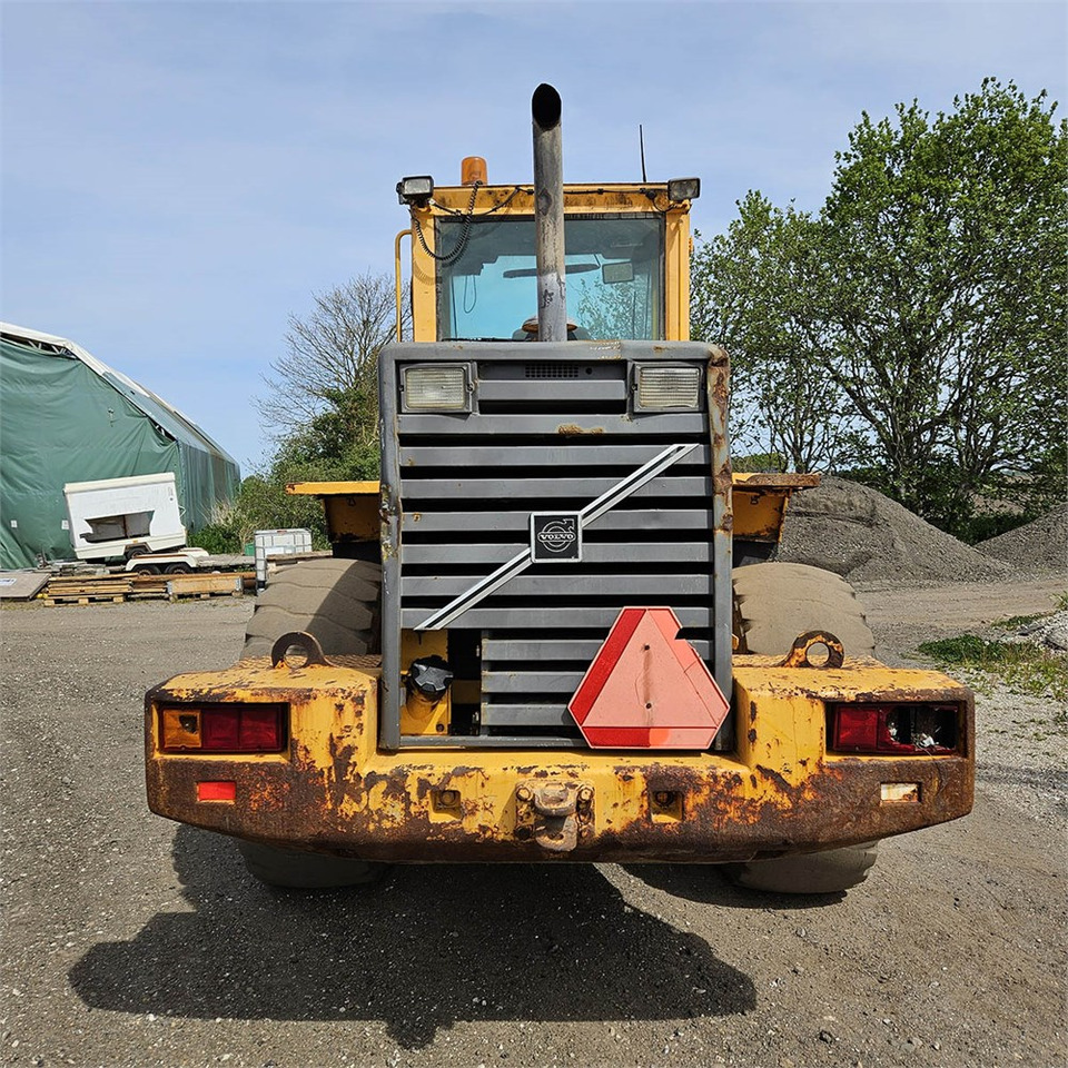 Volvo L90C - Колесен товарач: снимка 4 Volvo L90C - Колесен товарач: снимка 4