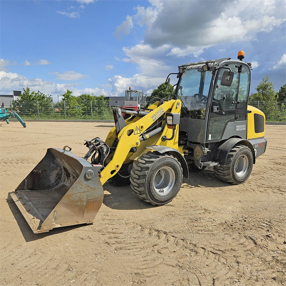 Wacker Neuson WL 32/RL30 - Колесен товарач: снимка 1 Wacker Neuson WL 32/RL30 - Колесен товарач: снимка 1