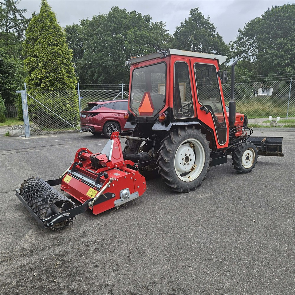 Yanmar 226 D - Трактор за комунални дейности: снимка 2 Yanmar 226 D - Трактор за комунални дейности: снимка 2