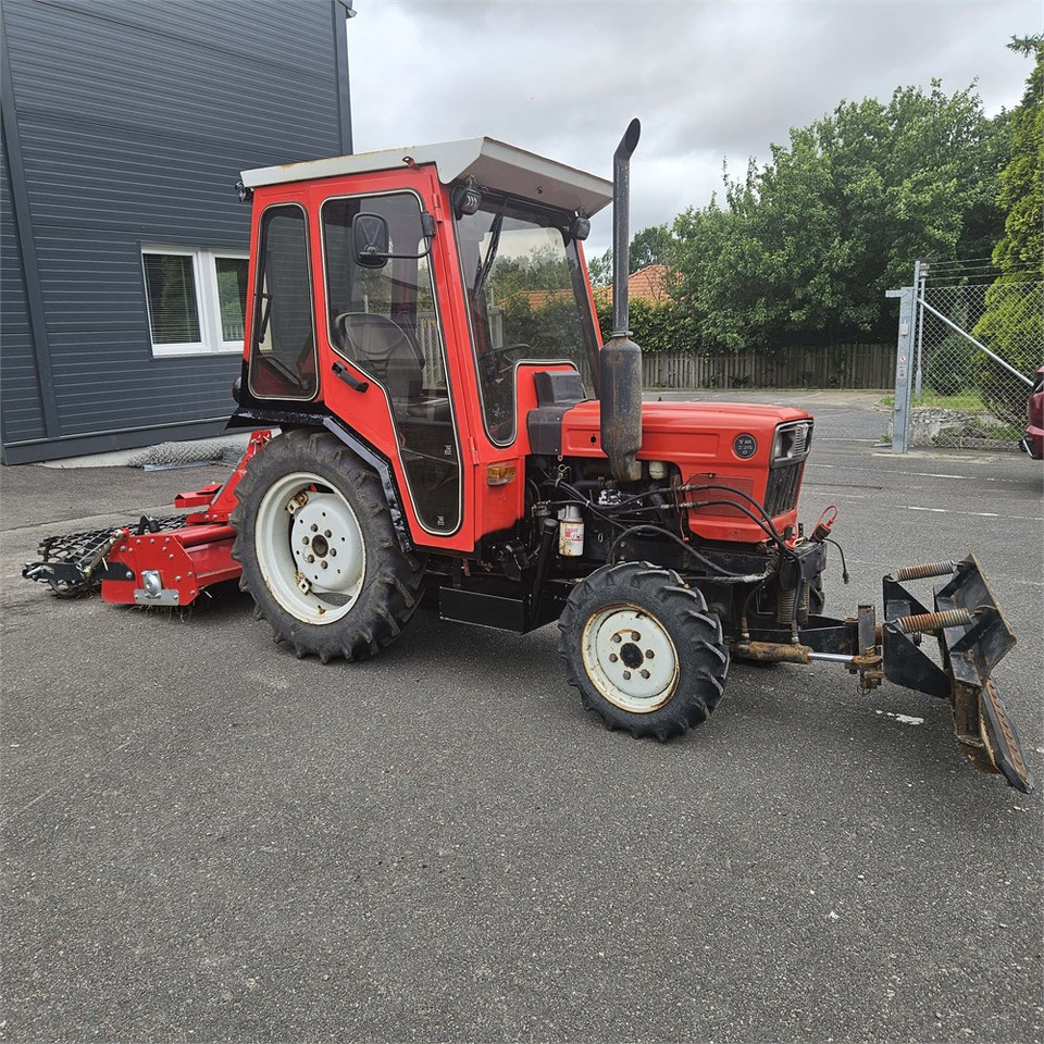 Yanmar 226 D - Трактор за комунални дейности: снимка 1 Yanmar 226 D - Трактор за комунални дейности: снимка 1