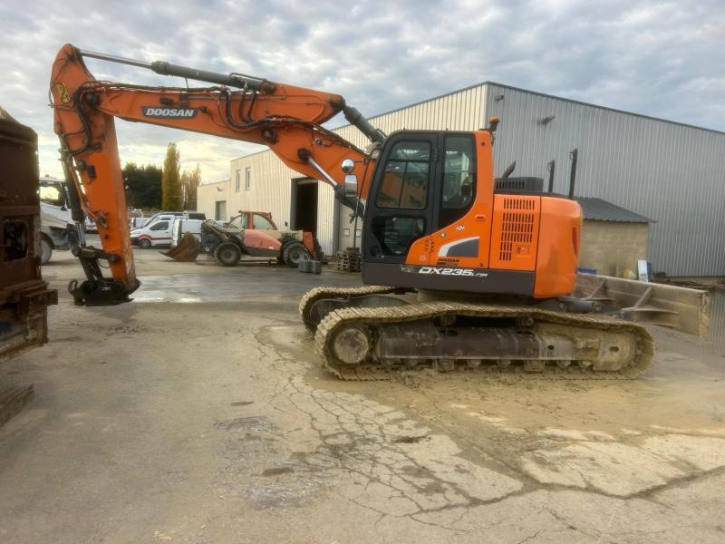 Doosan DX 235 LCR-5 - Верижен багер: снимка 1 Doosan DX 235 LCR-5 - Верижен багер: снимка 1