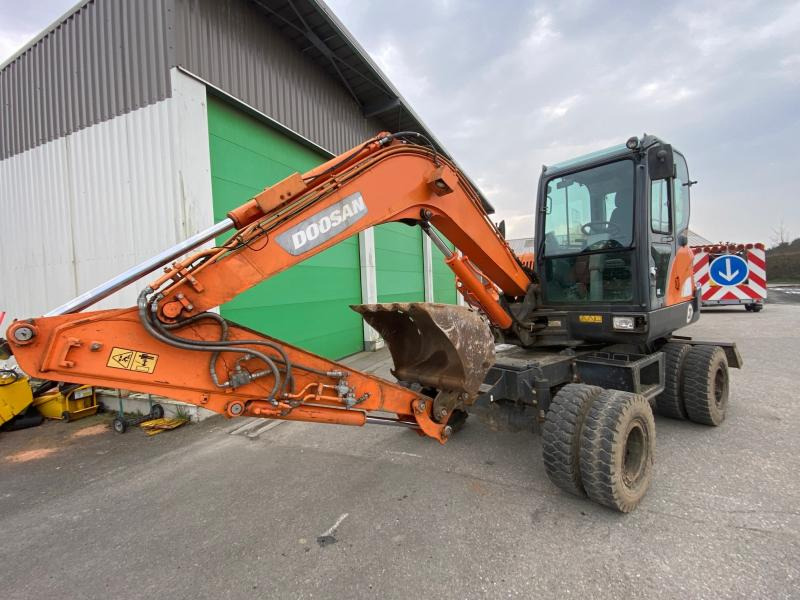 Doosan DX 55W - Колесен багер: снимка 3 Doosan DX 55W - Колесен багер: снимка 3