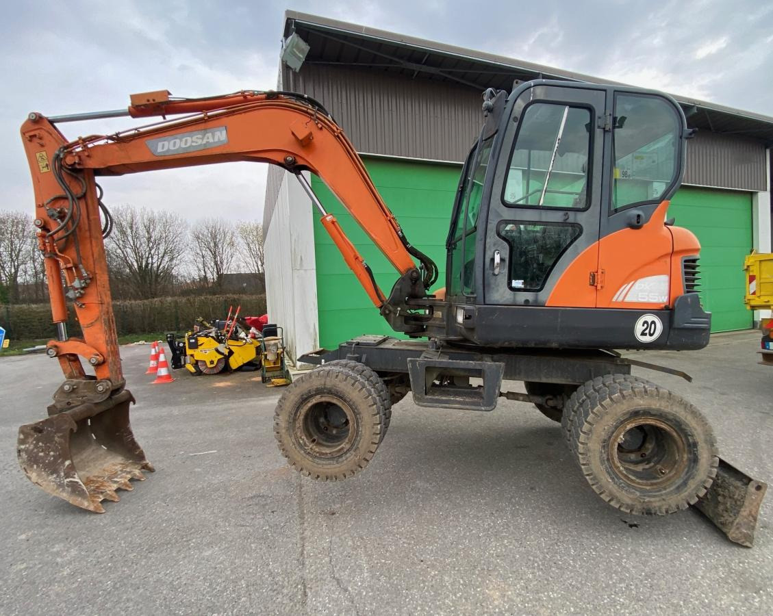 Doosan DX 55W - Колесен багер: снимка 4 Doosan DX 55W - Колесен багер: снимка 4