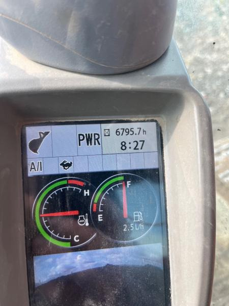 Hitachi ZX 225USLC-5B - Верижен багер: снимка 4 Hitachi ZX 225USLC-5B - Верижен багер: снимка 4