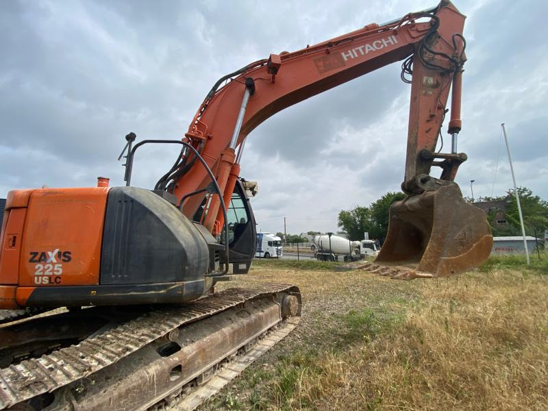 Hitachi ZX225USLC-3 - Верижен багер: снимка 3 Hitachi ZX225USLC-3 - Верижен багер: снимка 3