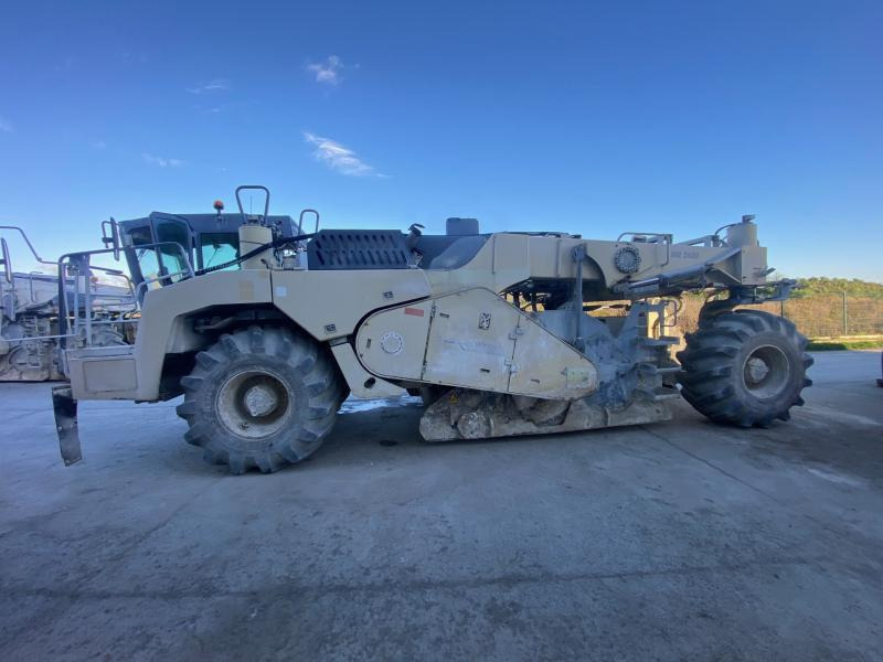 WIRTGEN WR 2400 - Стабилизатор за почва: снимка 1 WIRTGEN WR 2400 - Стабилизатор за почва: снимка 1