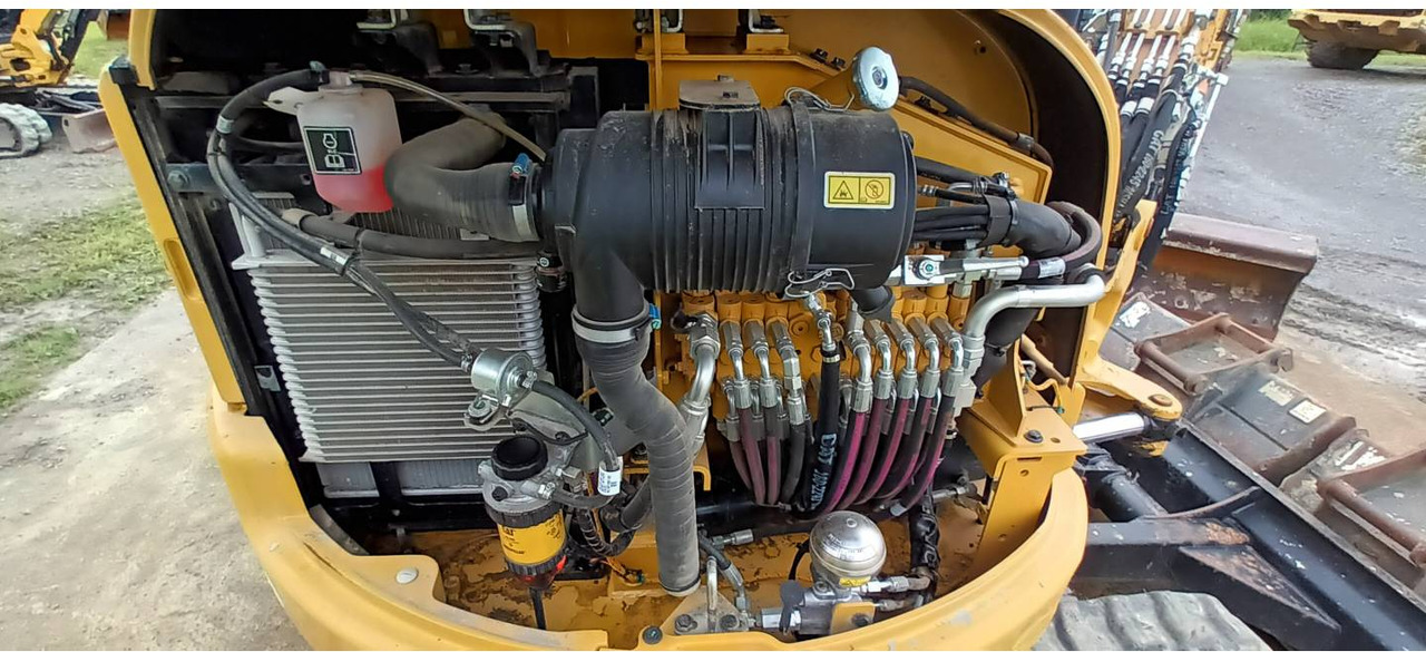 Верижен багер CAT 303.5E CR: снимка 8