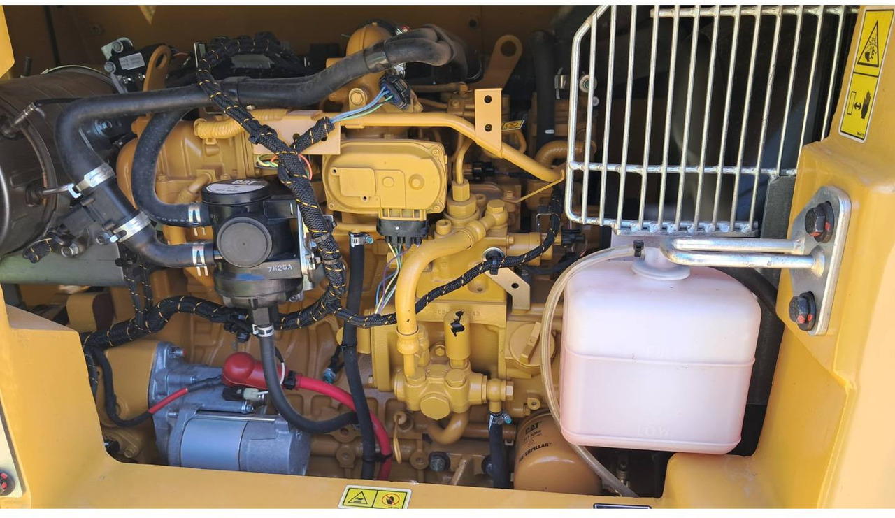 Верижен багер CAT 306 CR: снимка 6