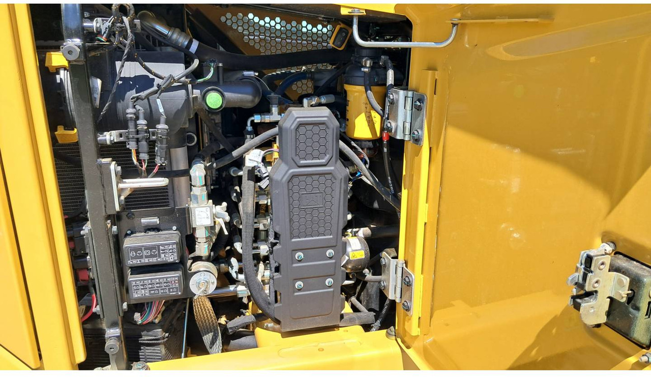 Верижен багер CAT 306 CR: снимка 12