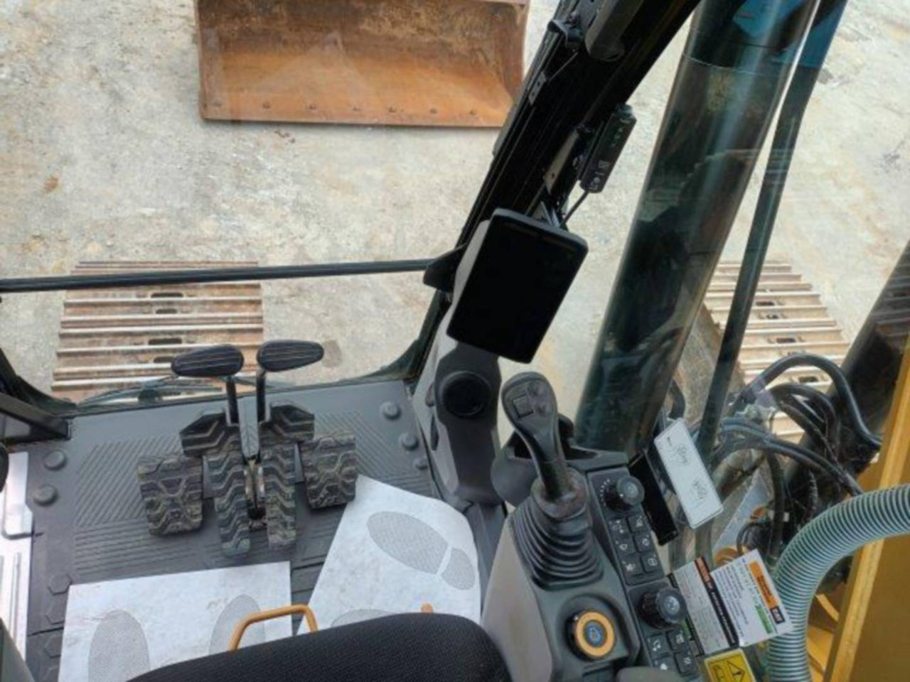 Верижен багер CAT 320 GC: снимка 8