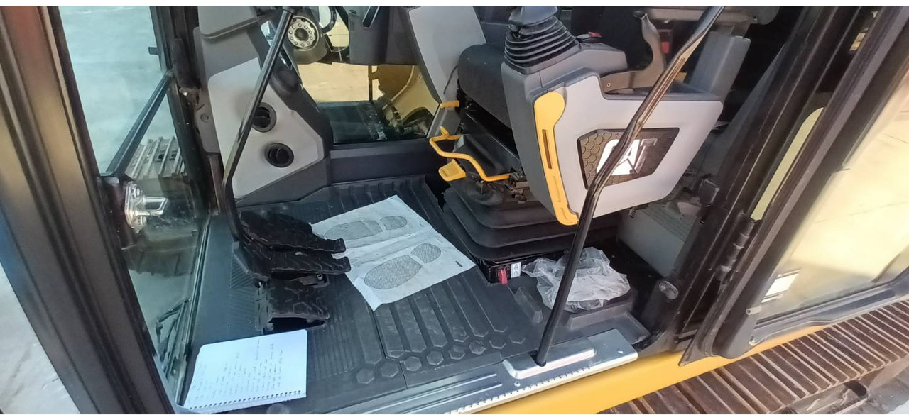 Верижен багер CAT 320 GC: снимка 11