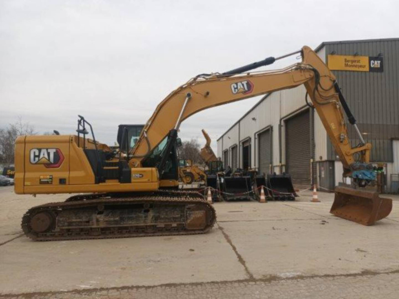 Верижен багер CAT 320 GC: снимка 13