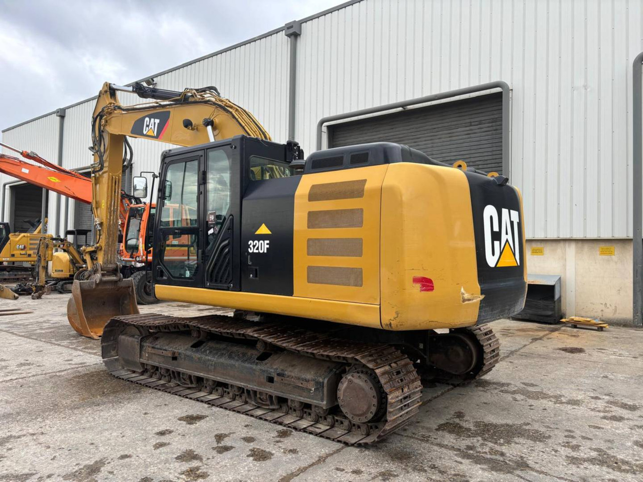 CAT 320F - Верижен багер: снимка 3 CAT 320F - Верижен багер: снимка 3
