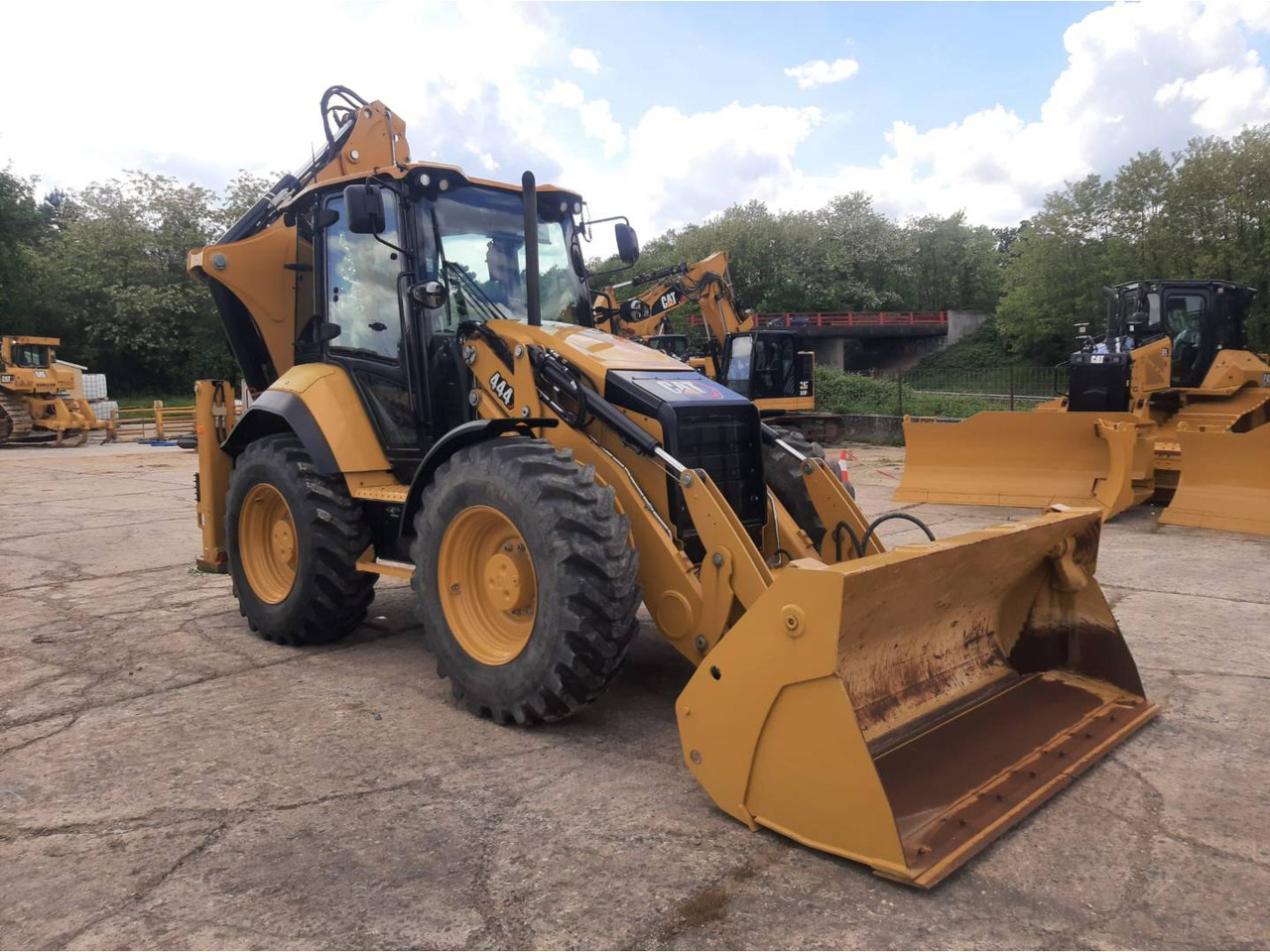 CAT 444 - Багер-товарач: снимка 2 CAT 444 - Багер-товарач: снимка 2