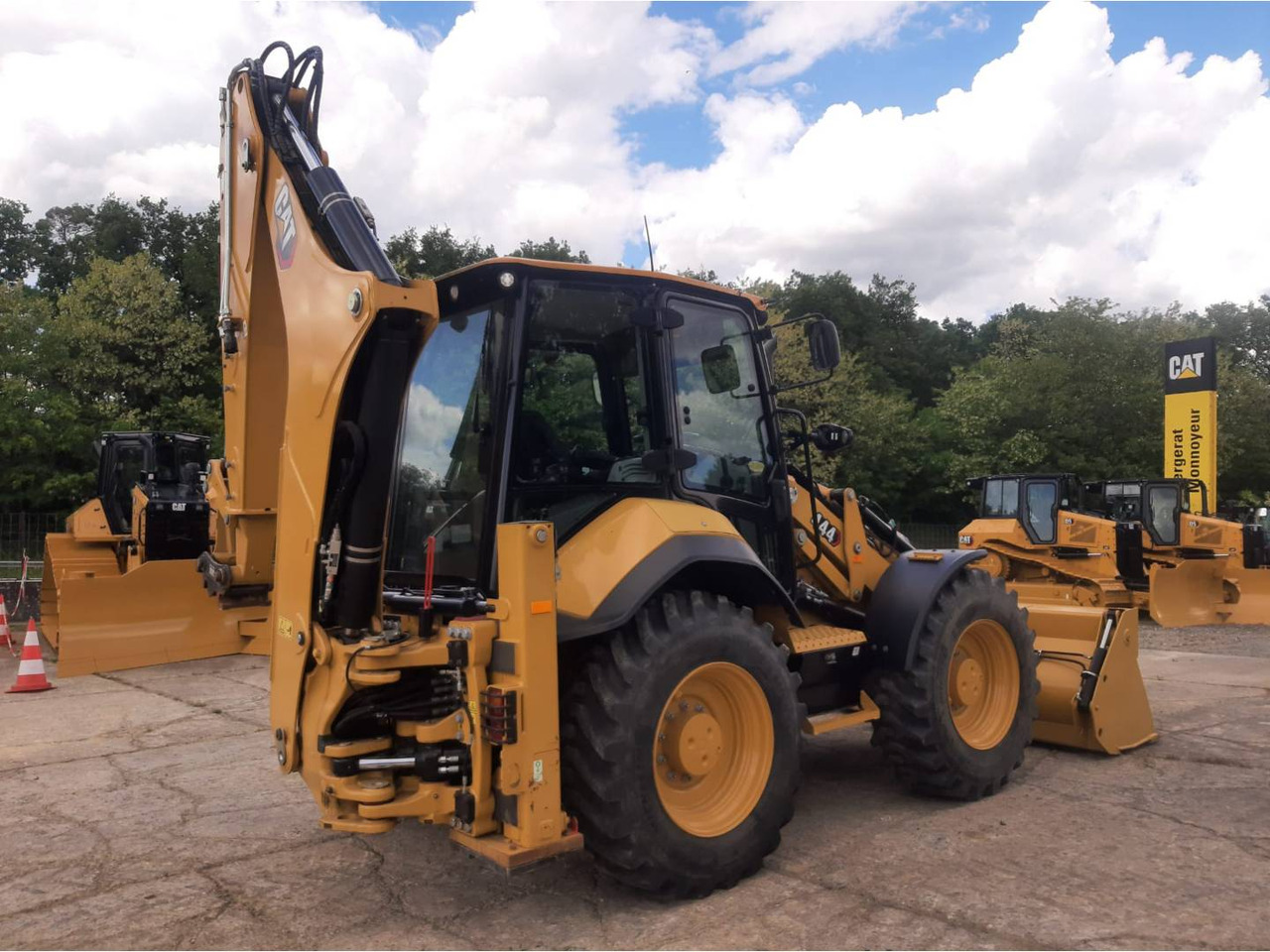 CAT 444 - Багер-товарач: снимка 1 CAT 444 - Багер-товарач: снимка 1