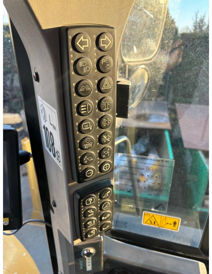 Колесен товарач CAT 972K: снимка 20