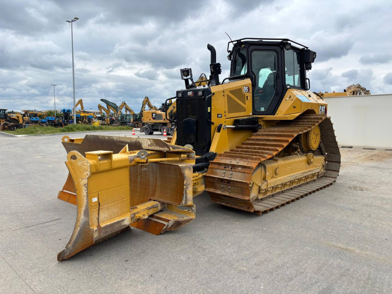 CAT D5 - Булдозер: снимка 2 CAT D5 - Булдозер: снимка 2