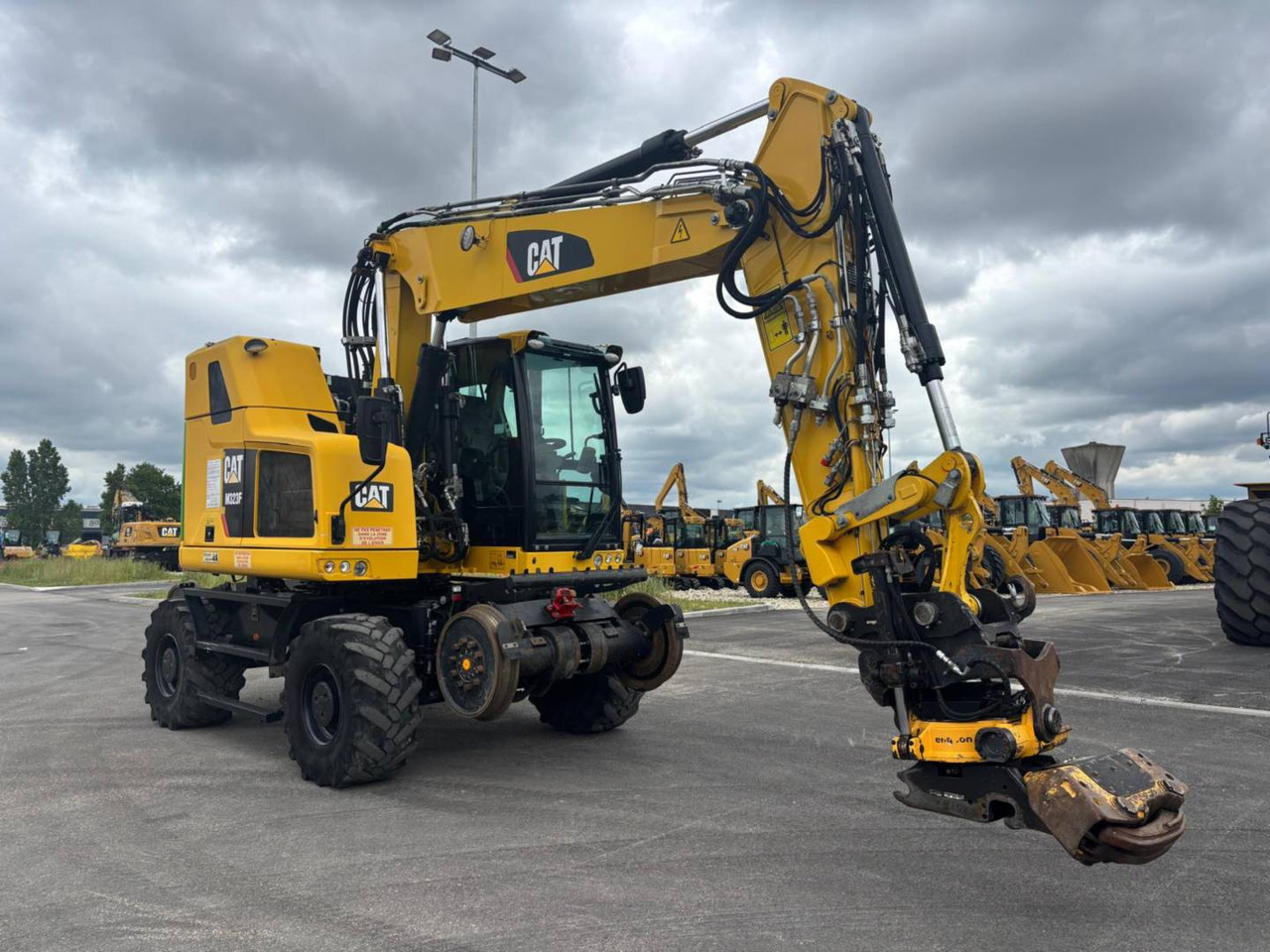 CAT M323F - Колесен багер: снимка 1 CAT M323F - Колесен багер: снимка 1
