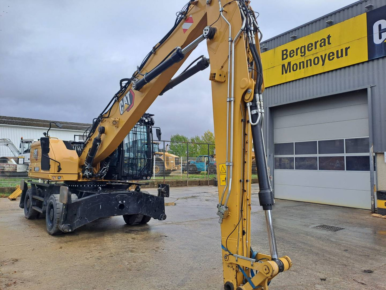 CAT MH3024 - Колесен багер: снимка 2 CAT MH3024 - Колесен багер: снимка 2