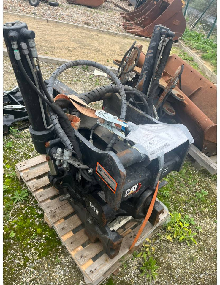 CAT TRS18/S70/S70 - Тилтротатор: снимка 1 CAT TRS18/S70/S70 - Тилтротатор: снимка 1