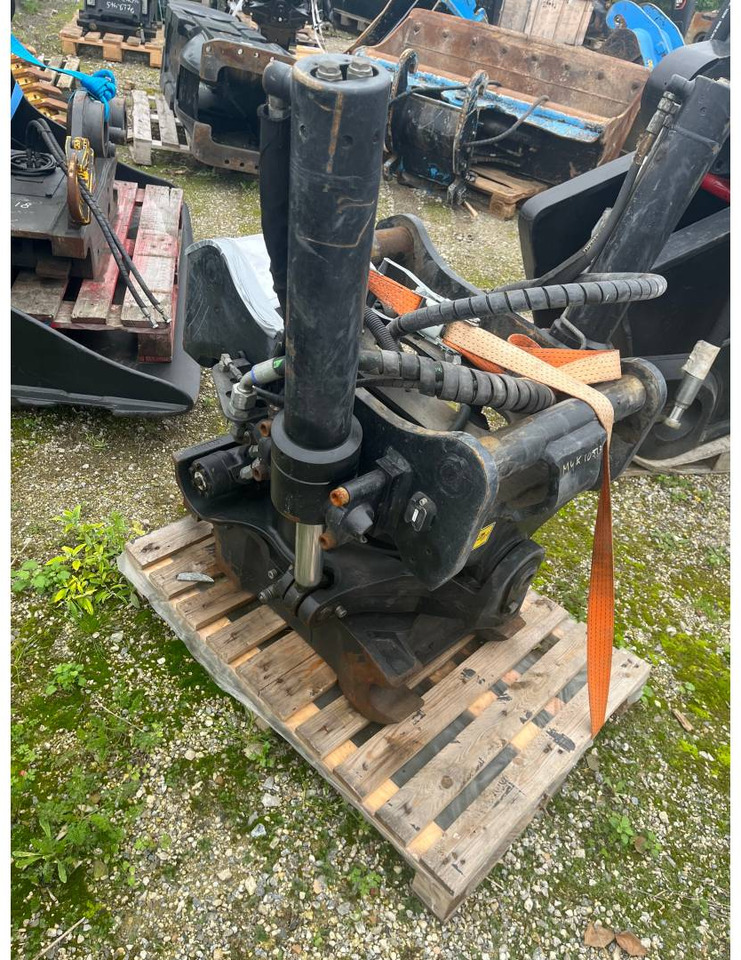 CAT TRS18/S70/S70 - Тилтротатор: снимка 2 CAT TRS18/S70/S70 - Тилтротатор: снимка 2