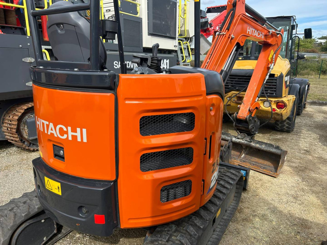 HITACHI ZX26U-6 - Верижен багер: снимка 3 HITACHI ZX26U-6 - Верижен багер: снимка 3