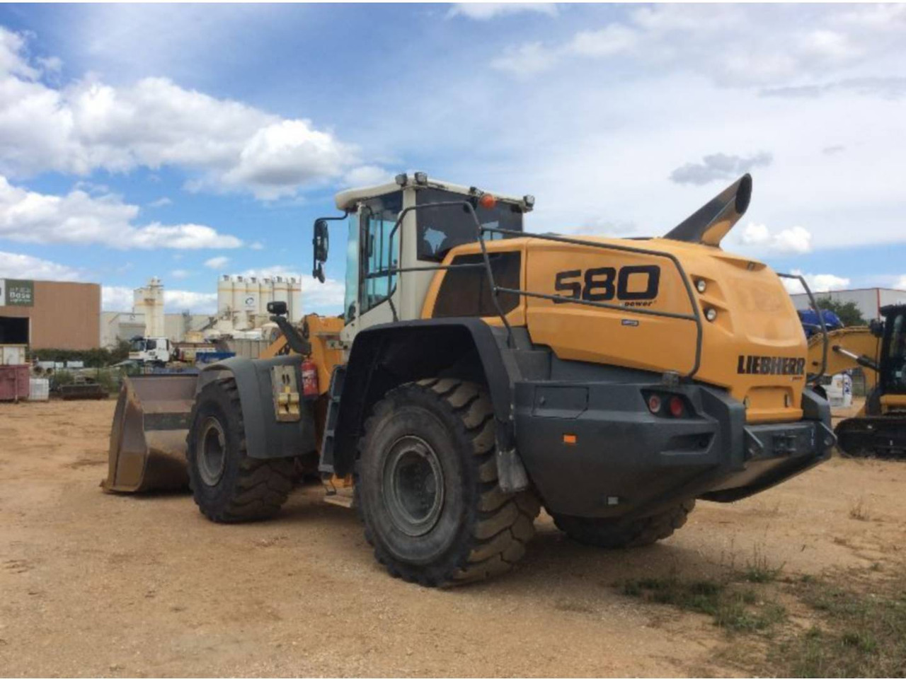 LIEBHERR L580 - Колесен товарач: снимка 2 LIEBHERR L580 - Колесен товарач: снимка 2