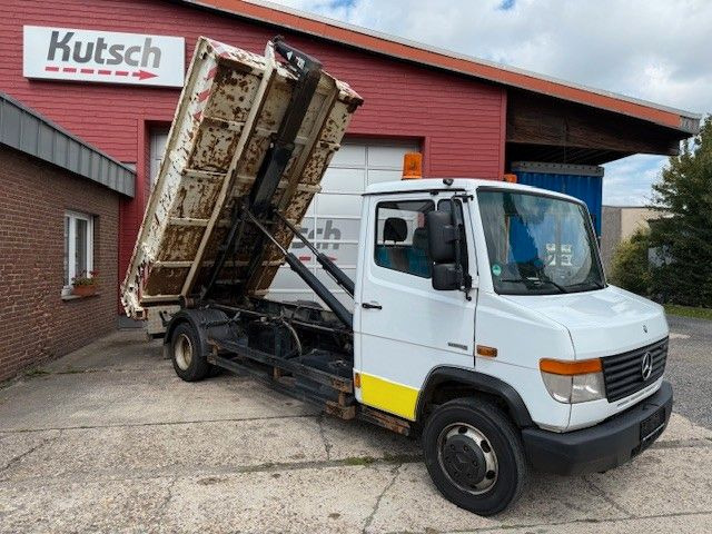 Mercedes-Benz Vario 818 D Abrollkipper mit Container - Мултилифт с кука камион: снимка 2 Mercedes-Benz Vario 818 D Abrollkipper mit Container - Мултилифт с кука камион: снимка 2