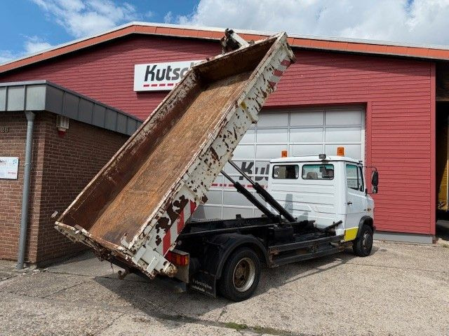 Mercedes-Benz Vario 818 D Abrollkipper mit Container - Мултилифт с кука камион: снимка 3 Mercedes-Benz Vario 818 D Abrollkipper mit Container - Мултилифт с кука камион: снимка 3