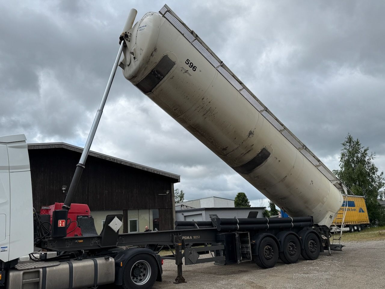 Spitzer SK 2760 CAL Kippsilo - Цистерна за насипни товари: снимка 1 Spitzer SK 2760 CAL Kippsilo - Цистерна за насипни товари: снимка 1