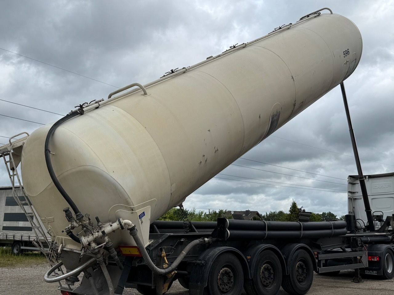 Spitzer SK 2760 CAL Kippsilo - Цистерна за насипни товари: снимка 2 Spitzer SK 2760 CAL Kippsilo - Цистерна за насипни товари: снимка 2