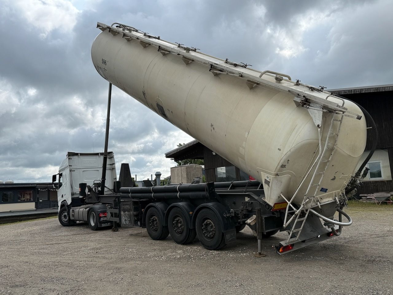 Spitzer SK 2760 CAL Kippsilo - Цистерна за насипни товари: снимка 4 Spitzer SK 2760 CAL Kippsilo - Цистерна за насипни товари: снимка 4