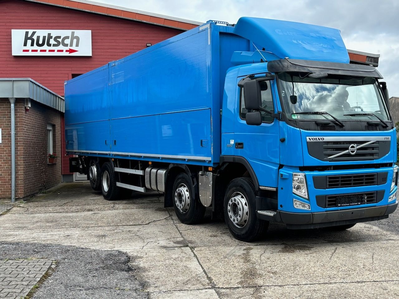 Volvo FM 330 Koffer10m/Lbw. 4achser - Камион фургон: снимка 1 Volvo FM 330 Koffer10m/Lbw. 4achser - Камион фургон: снимка 1
