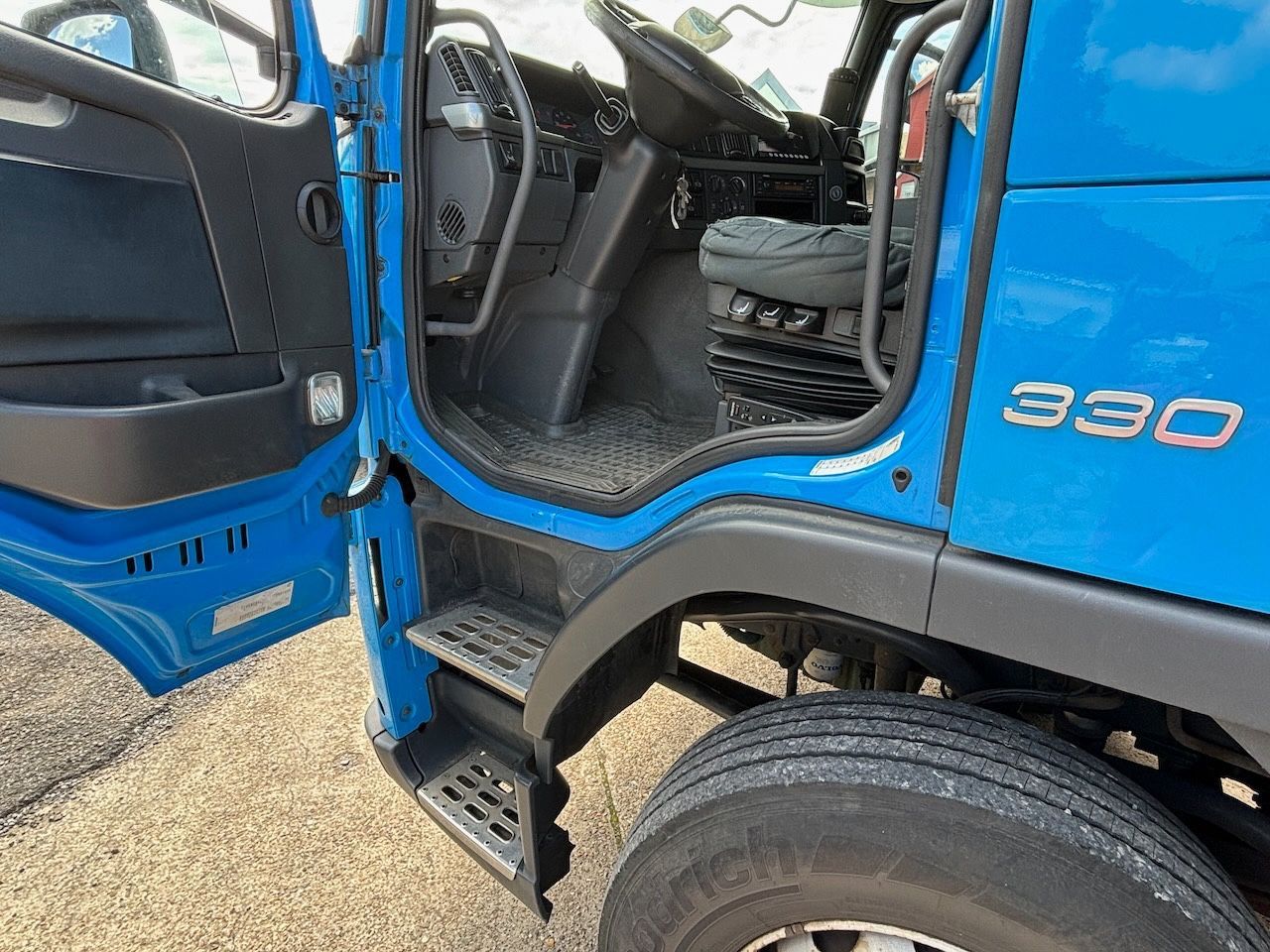 Volvo FM 330 Koffer10m/Lbw. 4achser - Камион фургон: снимка 4 Volvo FM 330 Koffer10m/Lbw. 4achser - Камион фургон: снимка 4