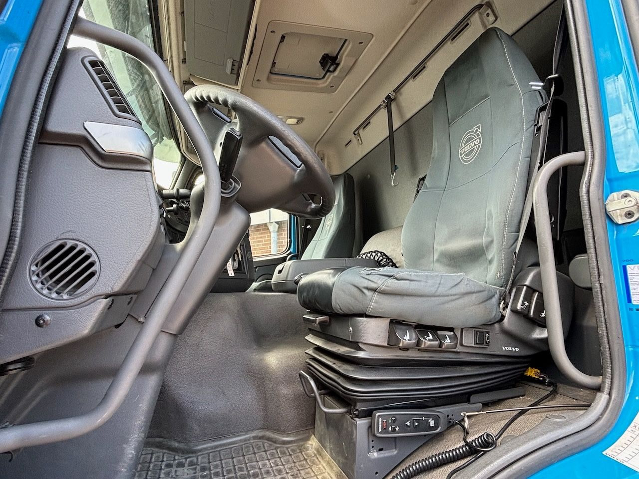 Volvo FM 330 Koffer10m/Lbw. 4achser - Камион фургон: снимка 5 Volvo FM 330 Koffer10m/Lbw. 4achser - Камион фургон: снимка 5