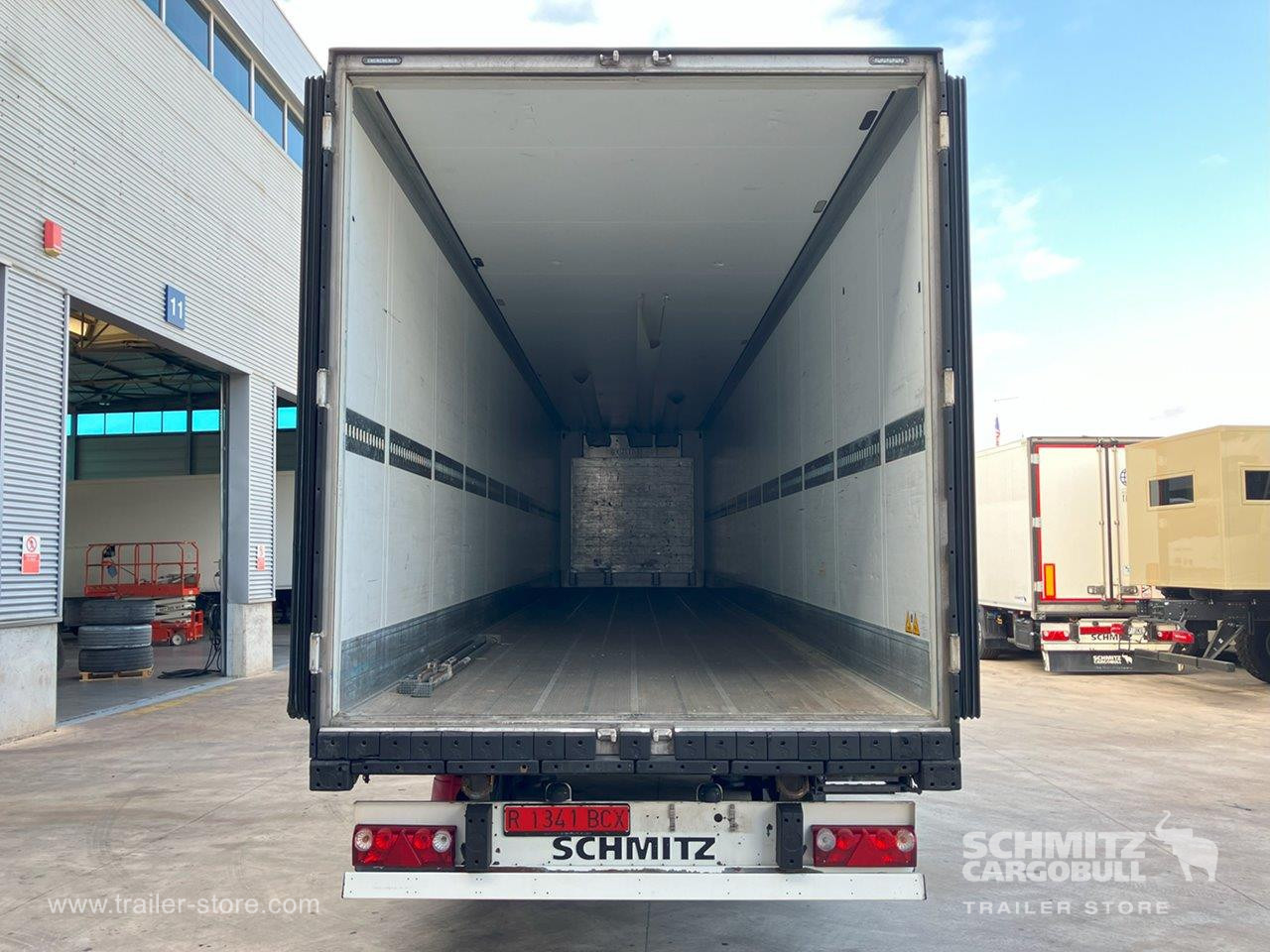 SCHMITZ Semiremolque Frigo Standard - Изотермичен полуремарке: снимка 2 SCHMITZ Semiremolque Frigo Standard - Изотермичен полуремарке: снимка 2