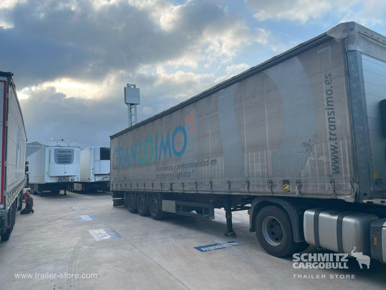 SCHMITZ Semiremolque Lona Standard - Брезентово полуремарке: снимка 2 SCHMITZ Semiremolque Lona Standard - Брезентово полуремарке: снимка 2