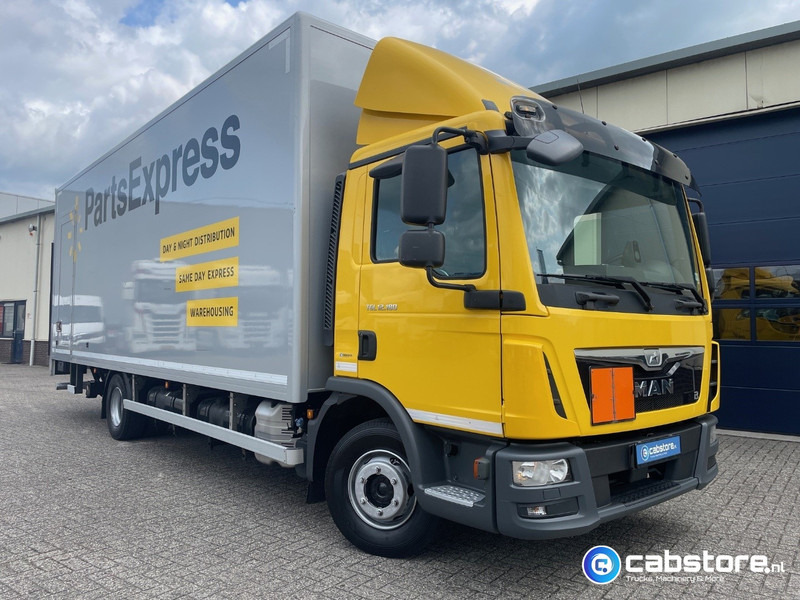 MAN TGL 12.180 4x2 Euro 6 Bakwagen MAN TGL 12.180 Bakwagen Euro 6 - Bouwjaar 2016 - Km 394.831 - Laadklep - Good condition - Камион фургон: снимка 2 MAN TGL 12.180 4x2 Euro 6 Bakwagen MAN TGL 12.180 Bakwagen Euro 6 - Bouwjaar 2016 - Km 394.831 - Laadklep - Good condition - Камион фургон: снимка 2