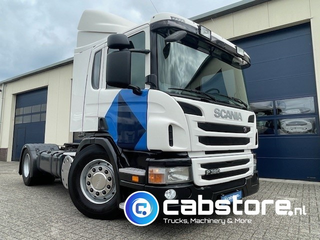 Scania P320 LA4X2 Euro 5 - Opticruise - CP16 cabine - Volledig luchtgeveerd - Km 595.151 !! - APK tot 07-2026 !! - Влекач: снимка 1 Scania P320 LA4X2 Euro 5 - Opticruise - CP16 cabine - Volledig luchtgeveerd - Km 595.151 !! - APK tot 07-2026 !! - Влекач: снимка 1