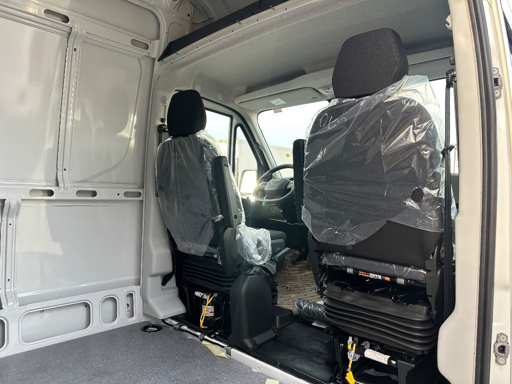 Нови Товарен бус Iveco Daily 50C18 16m3: снимка 14