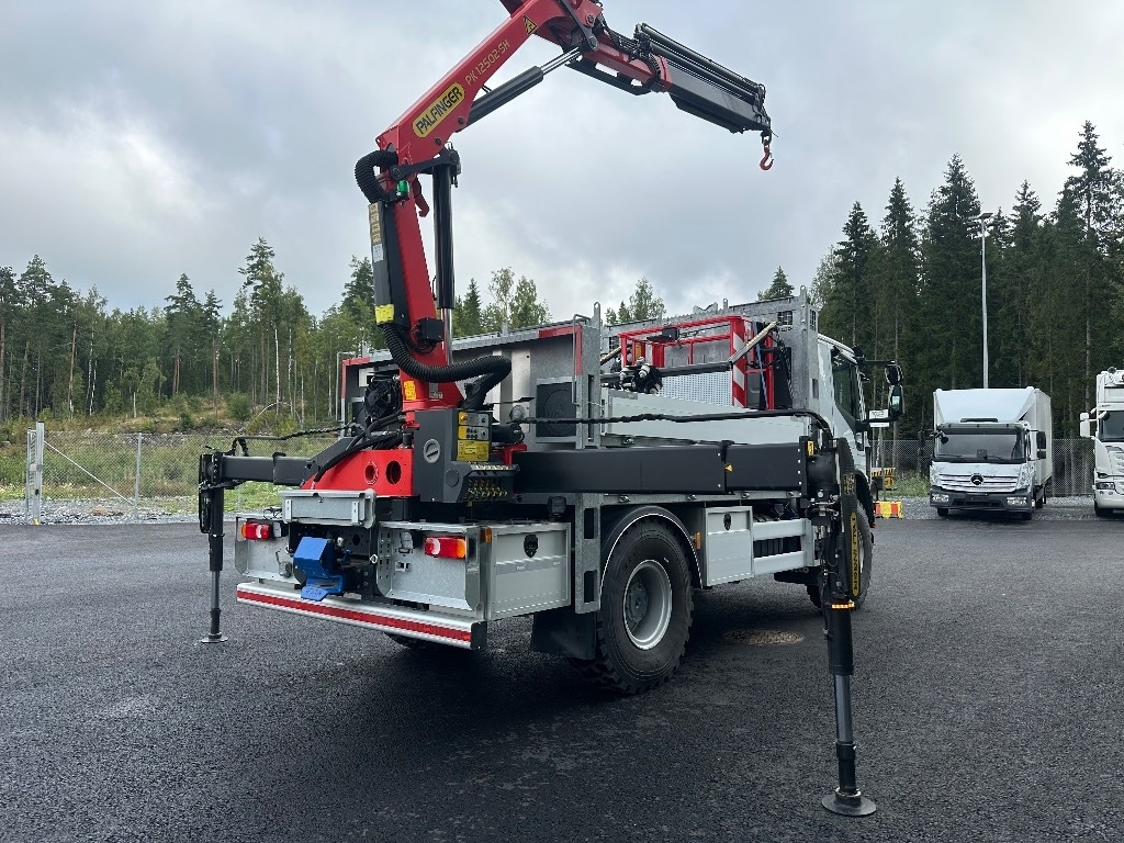 Iveco Eurocargo ML150E28 4x4 sähkölaitos varustein - Камион с кран: снимка 3 Iveco Eurocargo ML150E28 4x4 sähkölaitos varustein - Камион с кран: снимка 3