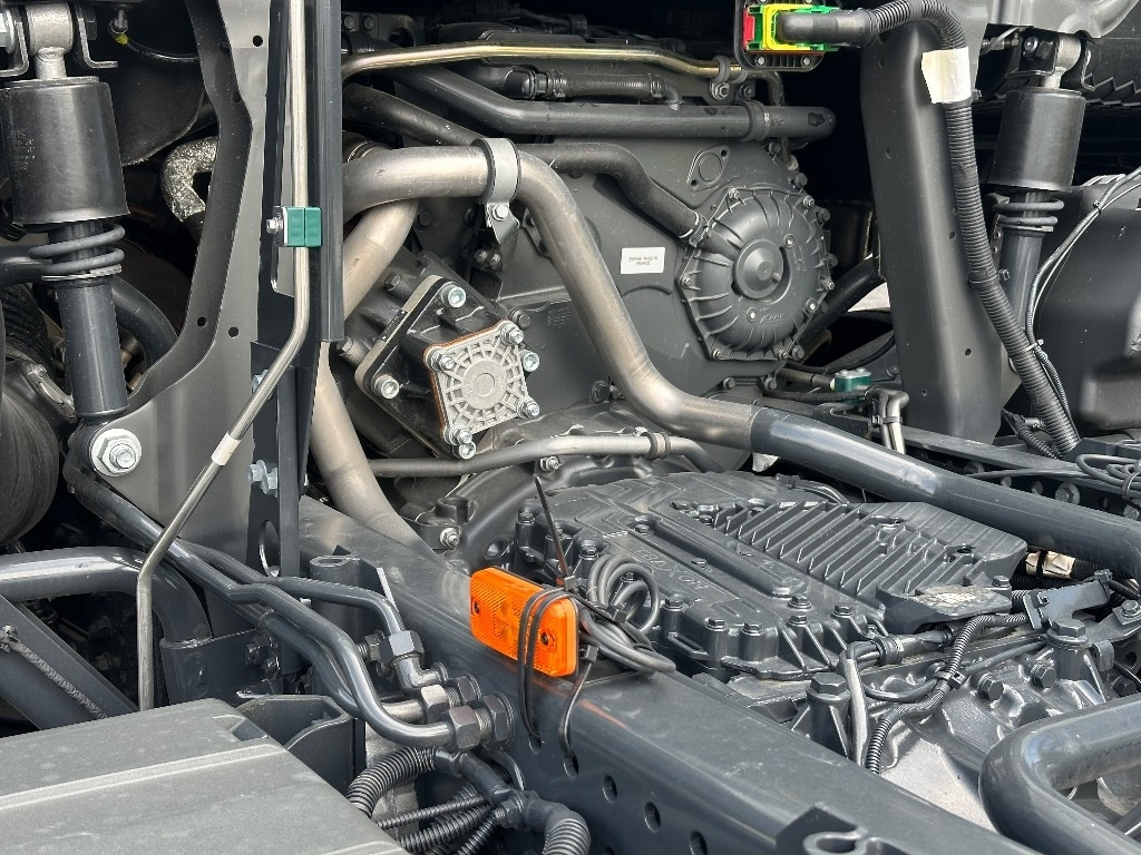 Нови Шаси кабина Iveco S-Way AS26S50 NP 2xLNG 6x2*4: снимка 9