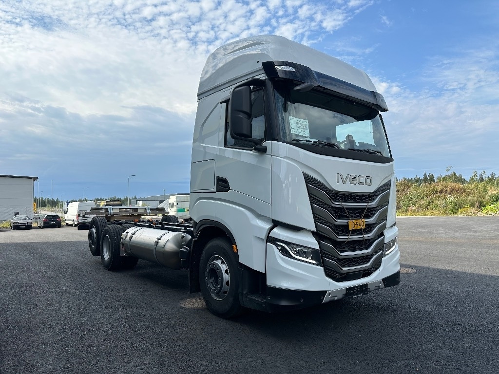 Iveco S-Way AS26S50 NP 2xLNG 6x2*4 - Шаси кабина: снимка 3 Iveco S-Way AS26S50 NP 2xLNG 6x2*4 - Шаси кабина: снимка 3